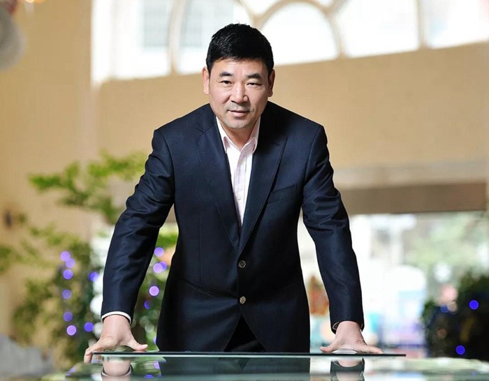 【脱贫攻坚·凯发K8官网在行动】海岳尚可倾 口诺终不移 ——杭州凯发K8官网集团、、贵州天都房地产公司董事长胡晓风扶贫纪实